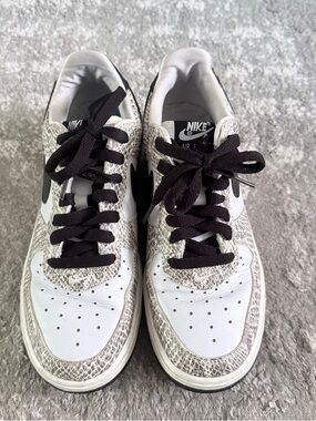 Nike Women’s White Sneakers with Black Accents and Snakeskin Texture